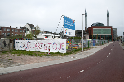 827586 Gezicht op het bouwterrein aan het Westplein te Utrecht, dat beheerd wordt door FMT Nederland en in gebruik is ...